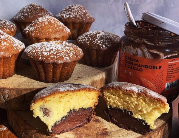 MUFFIN CON CUORE MORBIDO DI MANDORLE