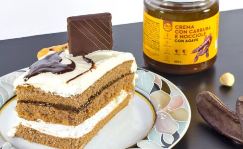 Torta con farina di Carrube, crema alle banane e crema con Carrube e Nocciole
