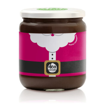vasetto di crema fondente vegan con etichetta natalizia con sfondo bordeau al centro barba di babbo natale e cintura con scritta deanocciola