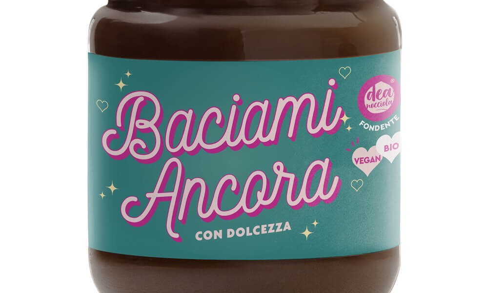 vasetto di Crema spalmabile fondente etichetta verde smeraldo Dillo con Dolcezza, con dicitura "Baciami Ancora"