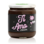 vasetto di crema spalmabile fondente con etichetta nera Dillo con Dolcezza, con dicitura "Ti Amo"