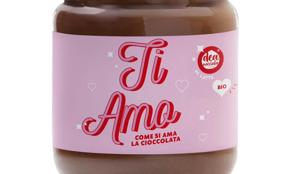 vasetto di crema al latte con etichetta rosa Dillo con Dolcezza, con dicitura "Ti Amo"