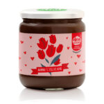 Crema spalmabile fondente edizione speciale festa della mamma, con etichetta rosa, in primo piano 6 rose rosse ed in basso la dicitura: "Mamma ti voglio bene"