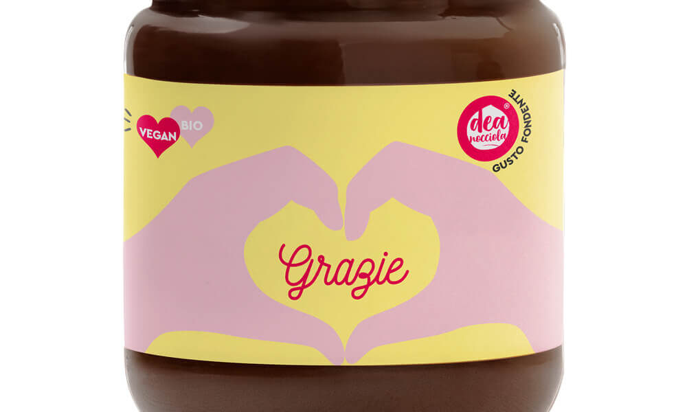 vasetto di crema fondente con etichetta speciale grazie con disegno di una mano che fa un cuore