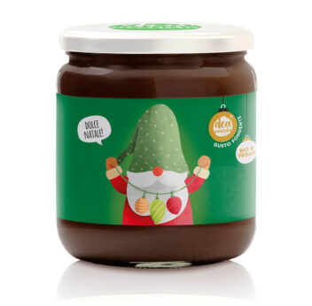 vasetto di crema classica con etichetta natalizia con al centro un elfo che gioca con le luci di Natale