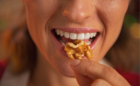 Frutta secca a colazione: energia, sazietà e benessere fin dal mattino