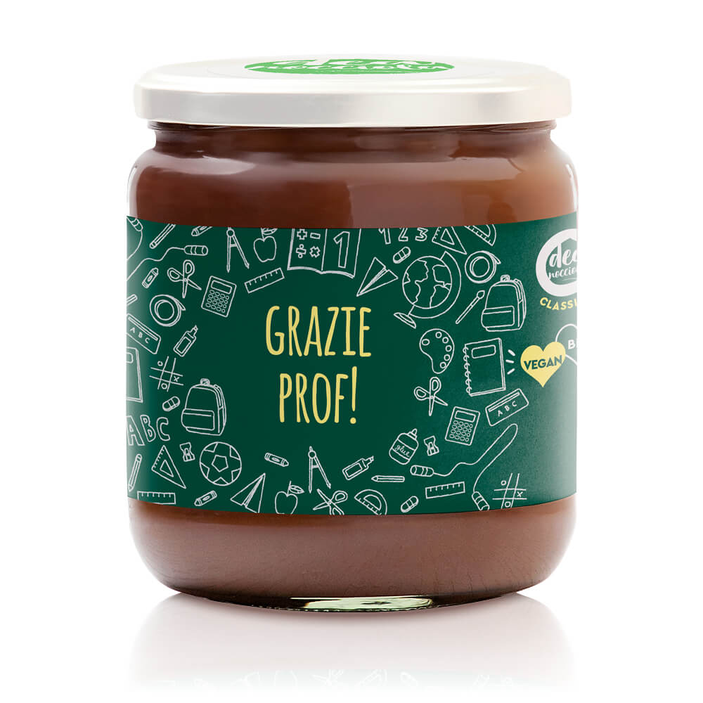 vasetto di crema senza latte con etichetta speciale grazie prof con disegni di oggetti scolastici stile gessetto su sfondo verde scuro