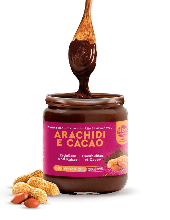 vasetto di crema di arachidi e cacao con una cucchiaiata di crema e arachidi in frutto