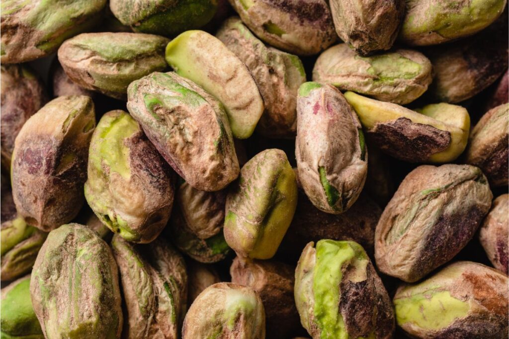pistacchi pelati per realizzare una crema di pistacchio
