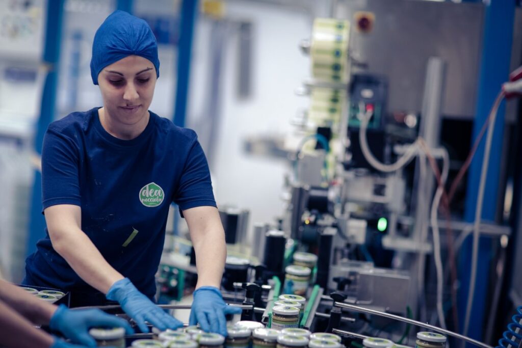 preparazione dei vasetti di frutta secca